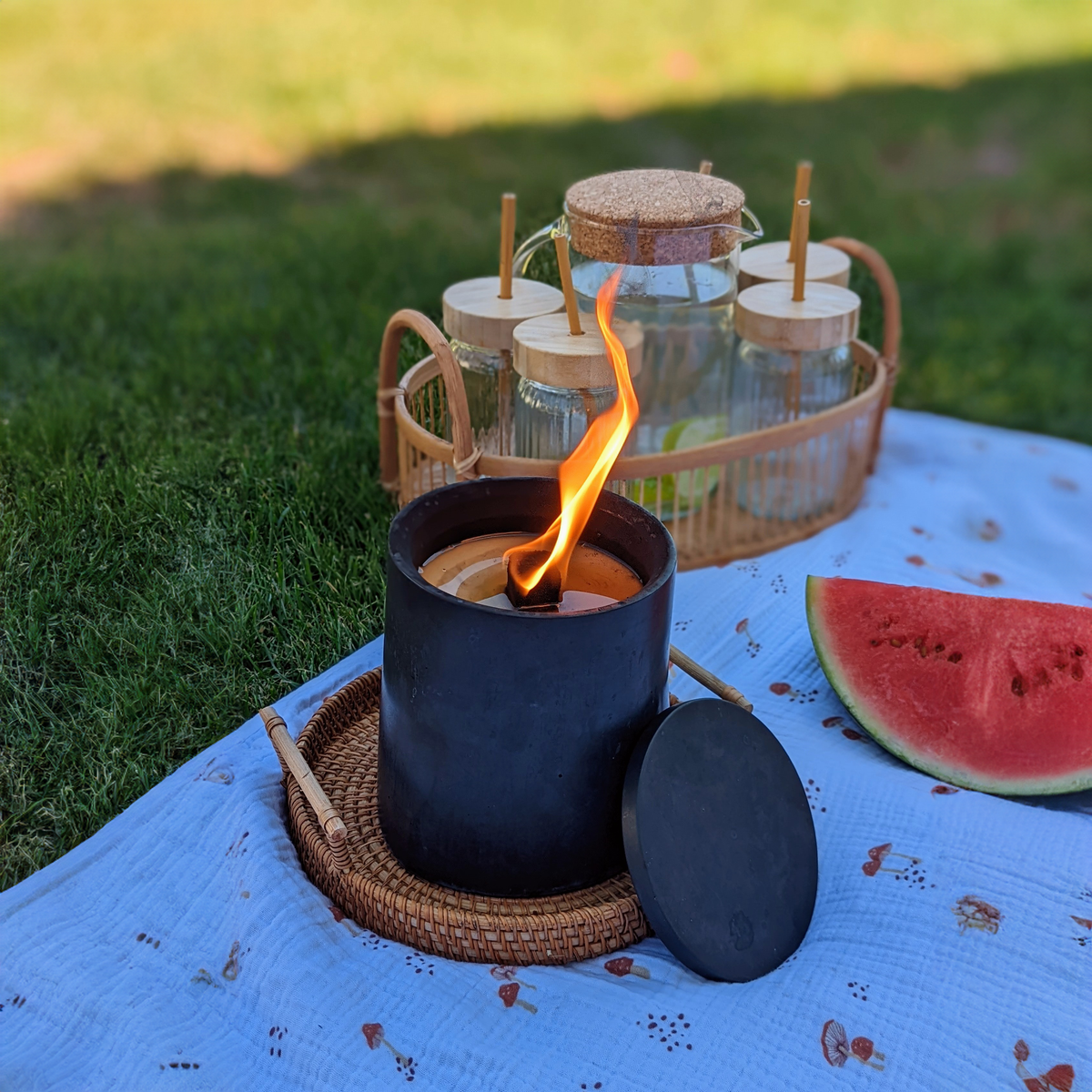 Brennendes Dauerfeuer ROUND in Anthrazit im Garten