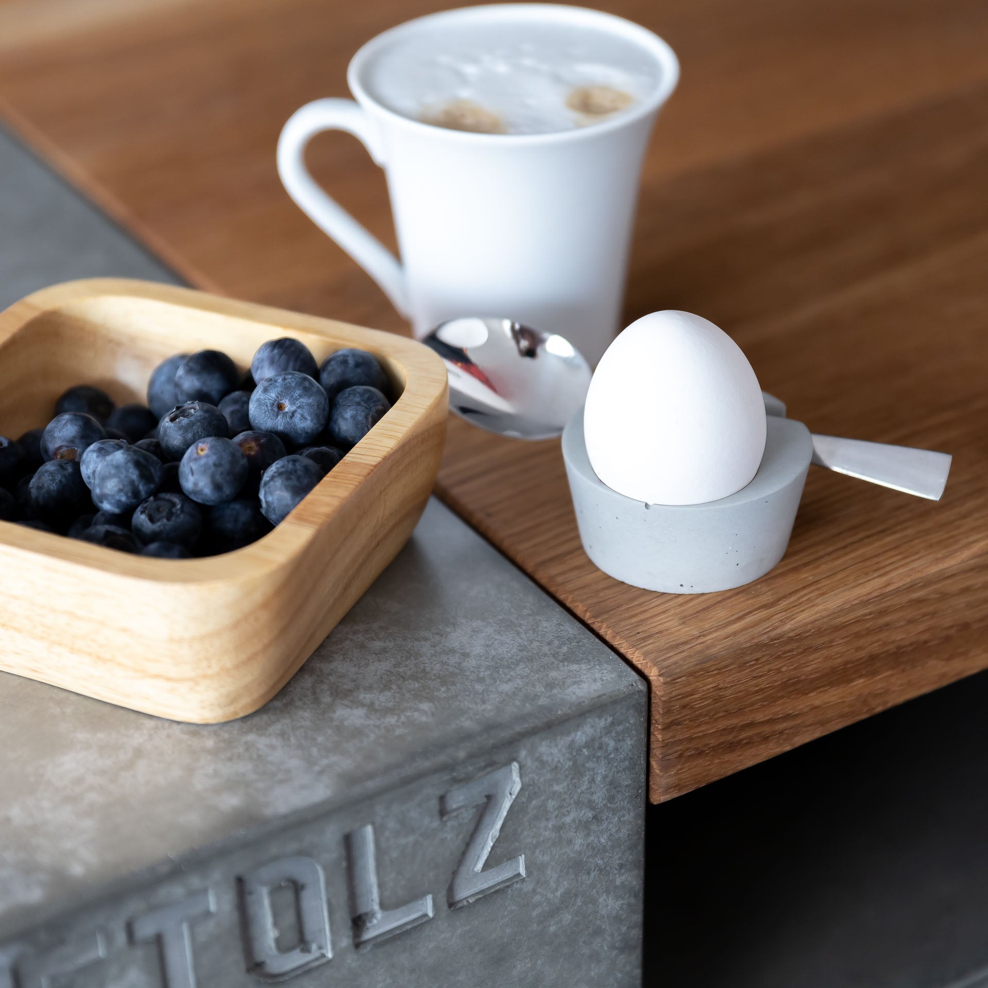 Eierbecher OVA lichtgrau aus Beton