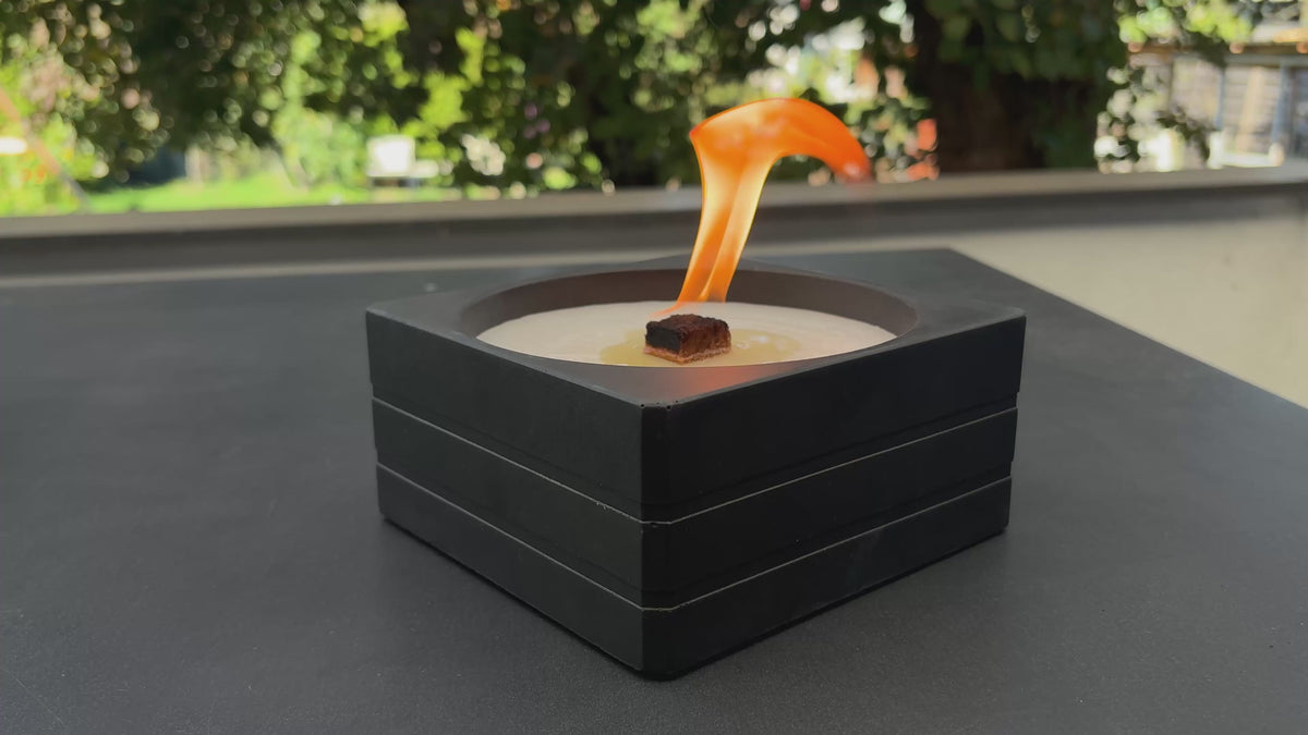 Dauerfeuer SQUARE in Anthrazit – Flamme in Bewegung