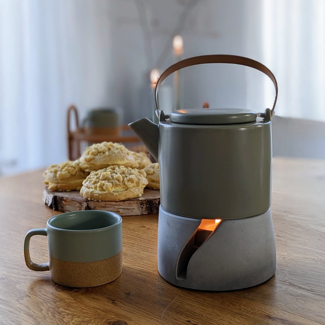 Stövchen THEA grau mit Kanne drauf